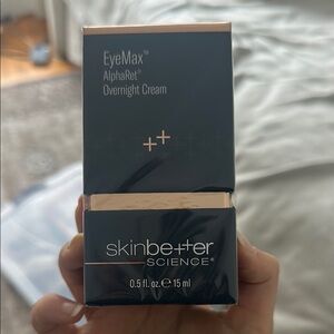 EyeMax AlphaRet Overnight Cream - Black and Gold